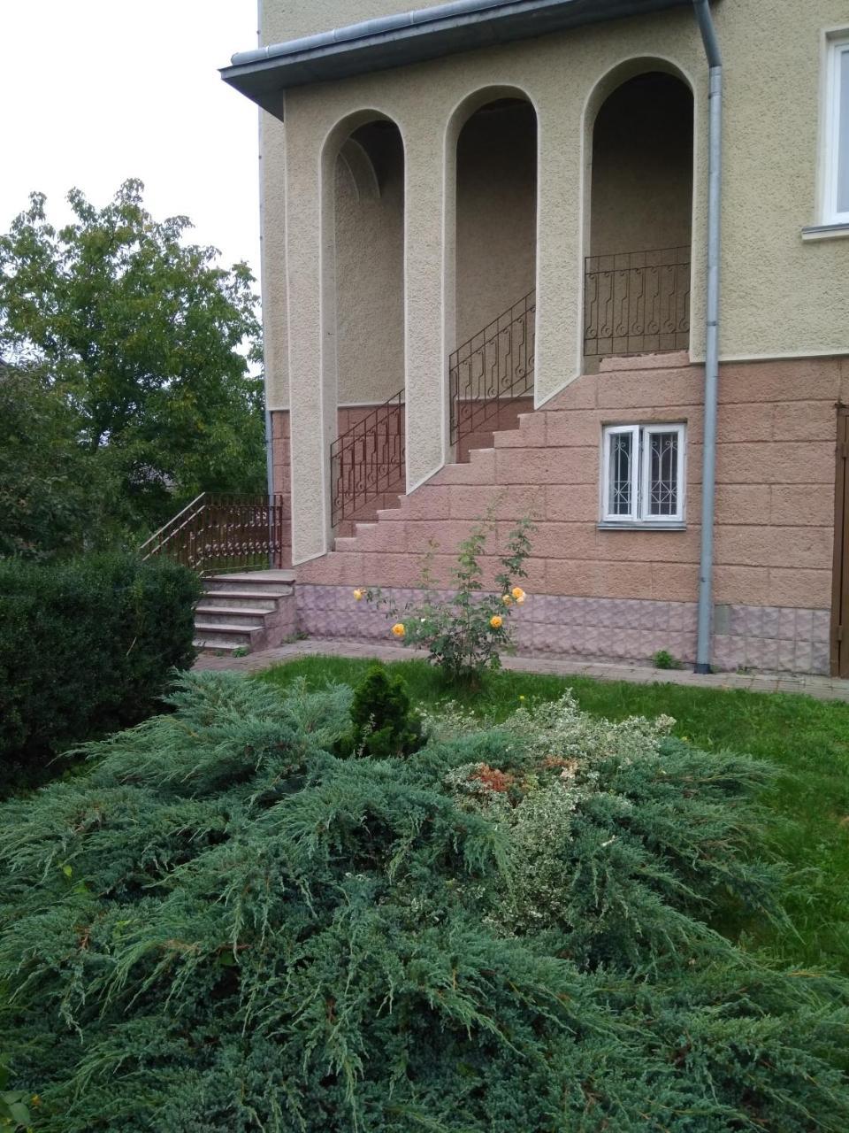 Hostynna Sadyba Leshnya Exterior photo